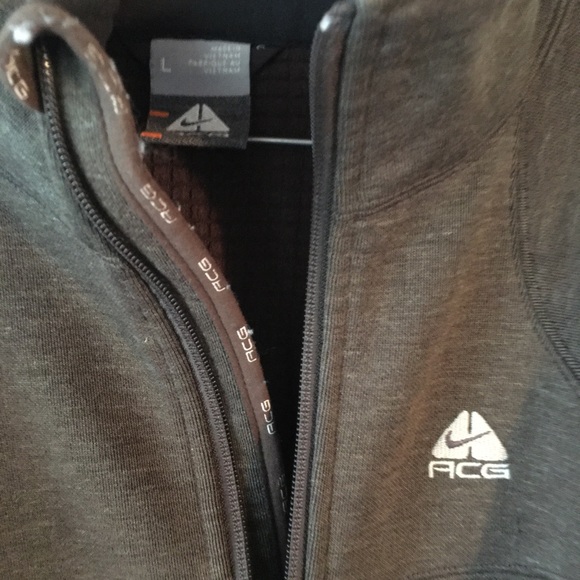 Really Nice Women’s Nike ACG Jacket Size Large - Picture 3 of 8